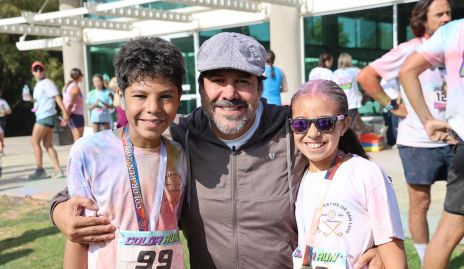  Miguel Martínez con sus hijos Miguel y Mariel.
