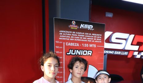  Valentina Valencia,  Marcelo Torres y. Daniela Torres 