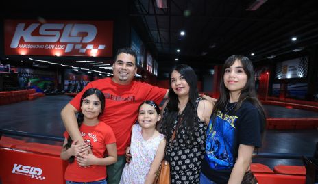  Luis Humberto, Katy Isabel, María Elena, Danna Cheline y Aneth Michelle.