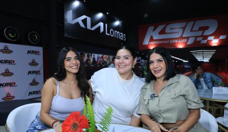  Jazmín Flores, Nayelli y Kenia Flores.