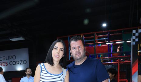  Mariana Tobías y Santiago Meade con sus hijos Marina y Gastón.