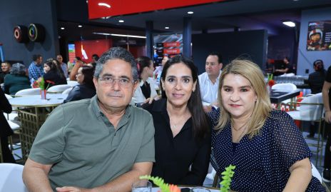  Gerardo Rodríguez, Maribel Lozano y Carmenchu.