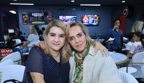  Carmenchu y Mimí Hinojosa.