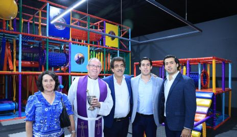  Lula López, Padre Gabriel Del Valle, Gabriel, Rubén y Gabriel Torres.