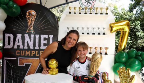  Dani con su mamá Danitza Lozano.