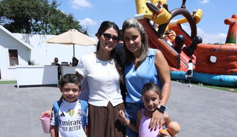  Mariana Yishima y Mónica Leboreiro .