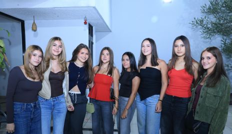  Fer Humara con sus amigas.