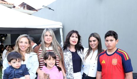  Melissa Compean, Mariana Berrones, Elizabeth Rodríguez, Bárbara Berrones y Fer Rojo.