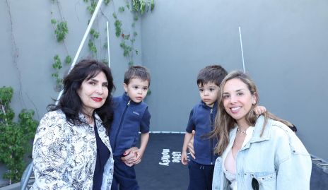  Elizabeth Rodríguez y Melissa Compean con Roberto y Mariano Berrones.