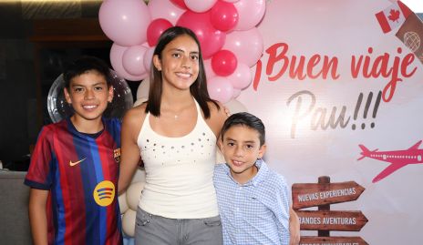  Santi, Paula y Andrés Díaz de León Casas.