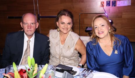  Carlos Gómez, Mariel Mora y Adriana Arango.