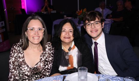  Claudia del Peral, Marcelle del Valle y Paulo Castanedo.