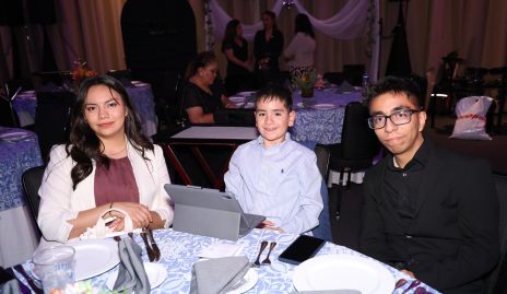  Ximena Alemán, Giovanni Enríquez y Víctor Alemán.
