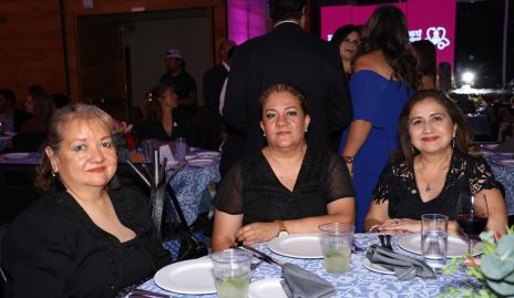  Mary Ibarra, Lorena Ovalle y Elsa Arias.