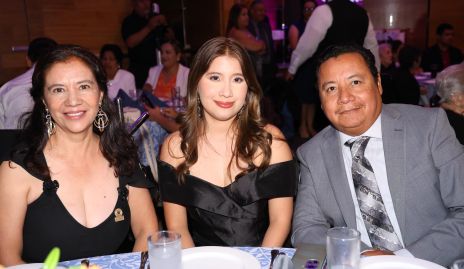  Rosy Juárez, Montse Arredondo y Juan José Arredondo.