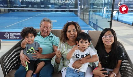  Ricardo Núñez, Leticia Blanco, Ricardo Núñez, Mauro Arena y Mafer Meléndez.