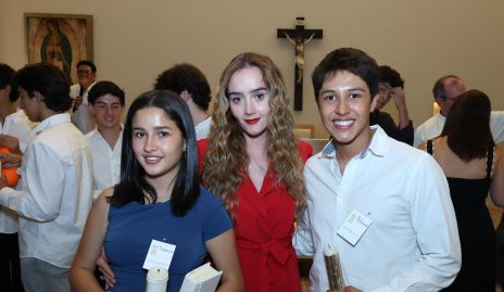  Rebeca Mireles, Denise Favela y Patricio Mireles.