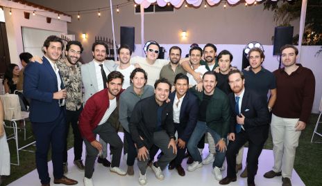 Gerardo Valle Gallegos con sus amigos de toda la vida.