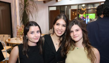  María Muñoz, Kari Alcalde y Ale Arena.
