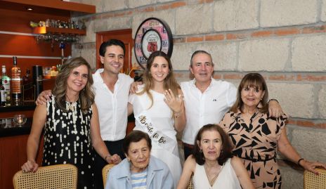  Rocío Gallegos, Gerardo Valle, Chiara Pizzuto, Gerardo Valle, Rocío de Gallegos, Pera Maza y Claudia Valle.