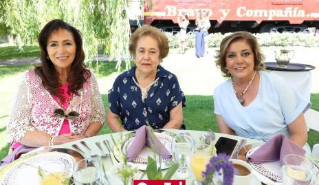  Mónica Alvarado, Bertha  Alicia de Esparza y Mónica Flores.