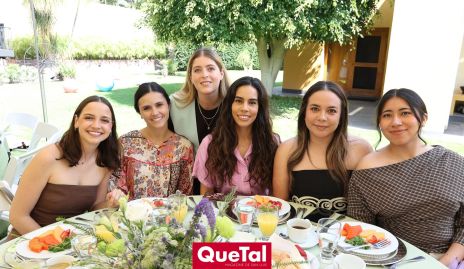  Regina Meade, Susana Navia, Alejandra Martínez, Maritza Hidalgo, Paola Suárez y Adriana Zúñiga.