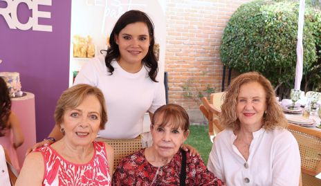  Rossana Benavente, Marcela Puga, Clara Portales y Jeniffer Kaisser.