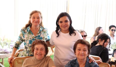  Pilar Nava, Marcela Puga, Cristina Nava y Chelo Nava.
