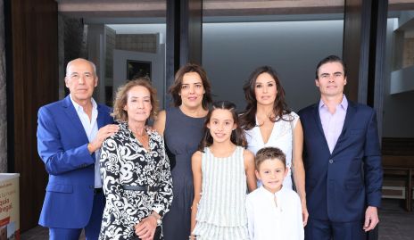  José Manuel Díaz Infante, Alma Rosa Orozco, Montserrat Díaz Infante, Julia Flores, Alejandra Díaz Infante, Juanca y Juan Carlos Flores.