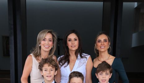  Michelle Mendoza, Ale Díaz Infante y Lucía Galarza con sus hijos Ale Arredondo, Juanca Flores y Luis José Martínez.