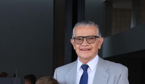 Luis José Martínez con su abuelo David Galarza.