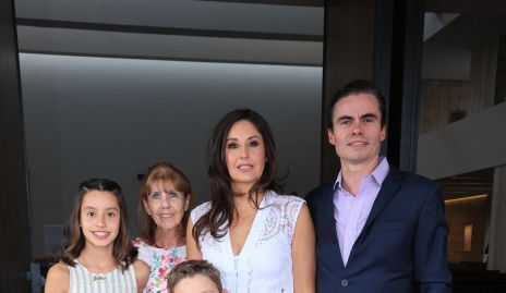 Julia Flores, Juan Carlos Flores, Susi Andrea, Ale Díaz Infante y Juan Carlos Flores.