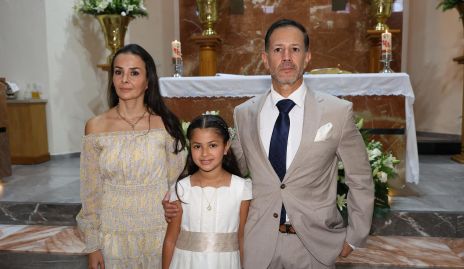  Adriana Revuelta y Alejandro Lafuente con su hija Lorenza.