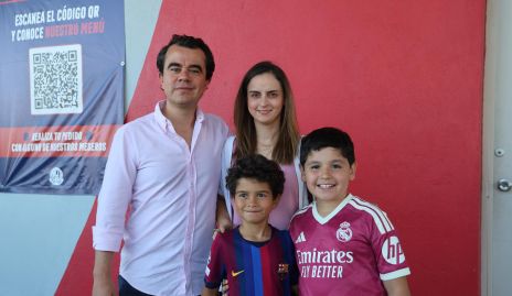  Víctor, Anaisa, Sebastián y Lorenzo.