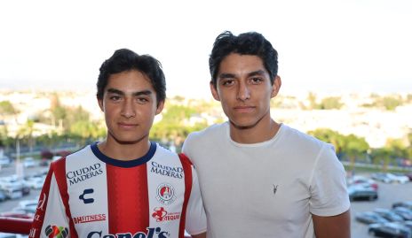  Mauricio y Memo Coronado.