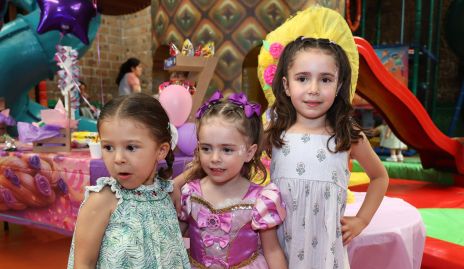  Sarita, Regina y Loretta.
