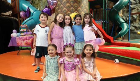  Santi, Matilda, Loretta, Nerea, Alessandra, Sarita, Regina y Carola.