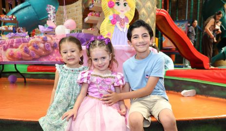  Sarita, Regina y Alejandro.
