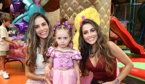  Giselle Stahl, Regina Güemes y Lety Stahl.