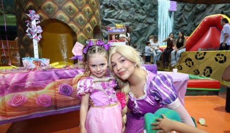  Regina y Rapunzel.