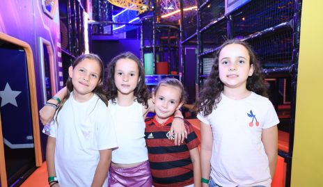  María, María, Emma y Camila.