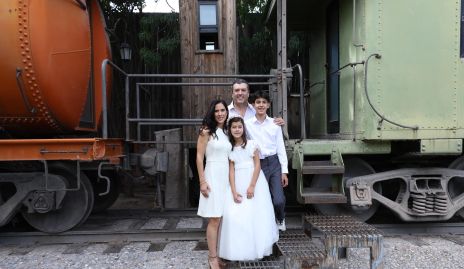  May Chávez y Juan Carlos Herrera con sus hijos María Inés y Juan Pablo.