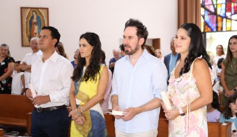   Carlos Chávez, Isabel Flores, Pablo Hurtado y Romina Prado, padrinos de María Inés y Leyre.