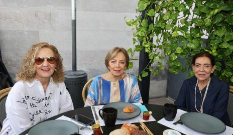  Jennifer Kaiser, Rossana Benavente y Marcela Nava.