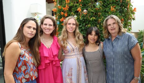  Marianne Velasco, Cecilia Velasco, Ingrid Velasco, Natalia Flores y Pupi Zwieger.