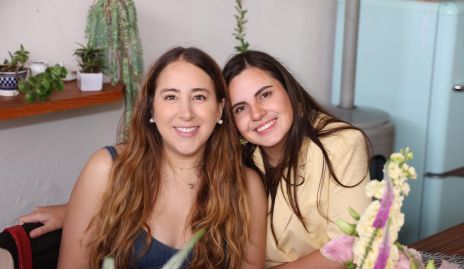  Diana Olvera y Marisol Cabrera.