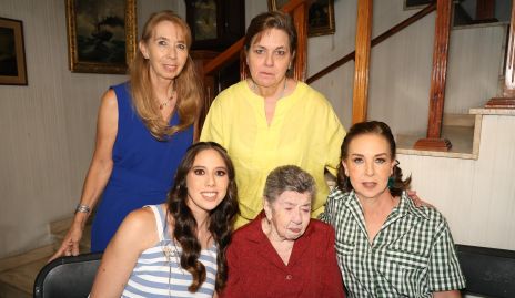  Mercedes Hunter, Sofía Hunter, Ana Morales, Meche Pons y Ana Hunter.