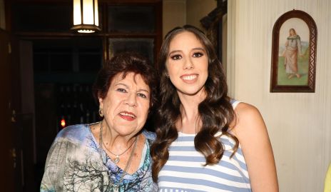  Yolanda Reza con su nieta Ana Morales.