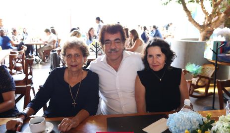  María del Carmen Torres, Gabriel Torres y Lourdes López.