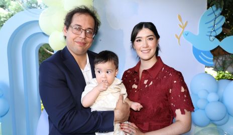   Juan Carlos Torres y Andrea Rivero con su hijo Juan Andrés.